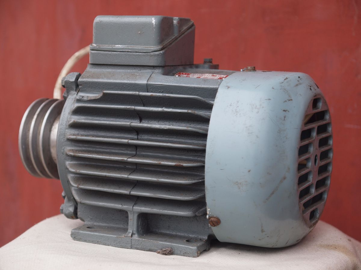 Silnik Elektryczny To Urządzenie W Którym Silnik elektryczny asynchroniczny. Projekt zaliczeniowy.